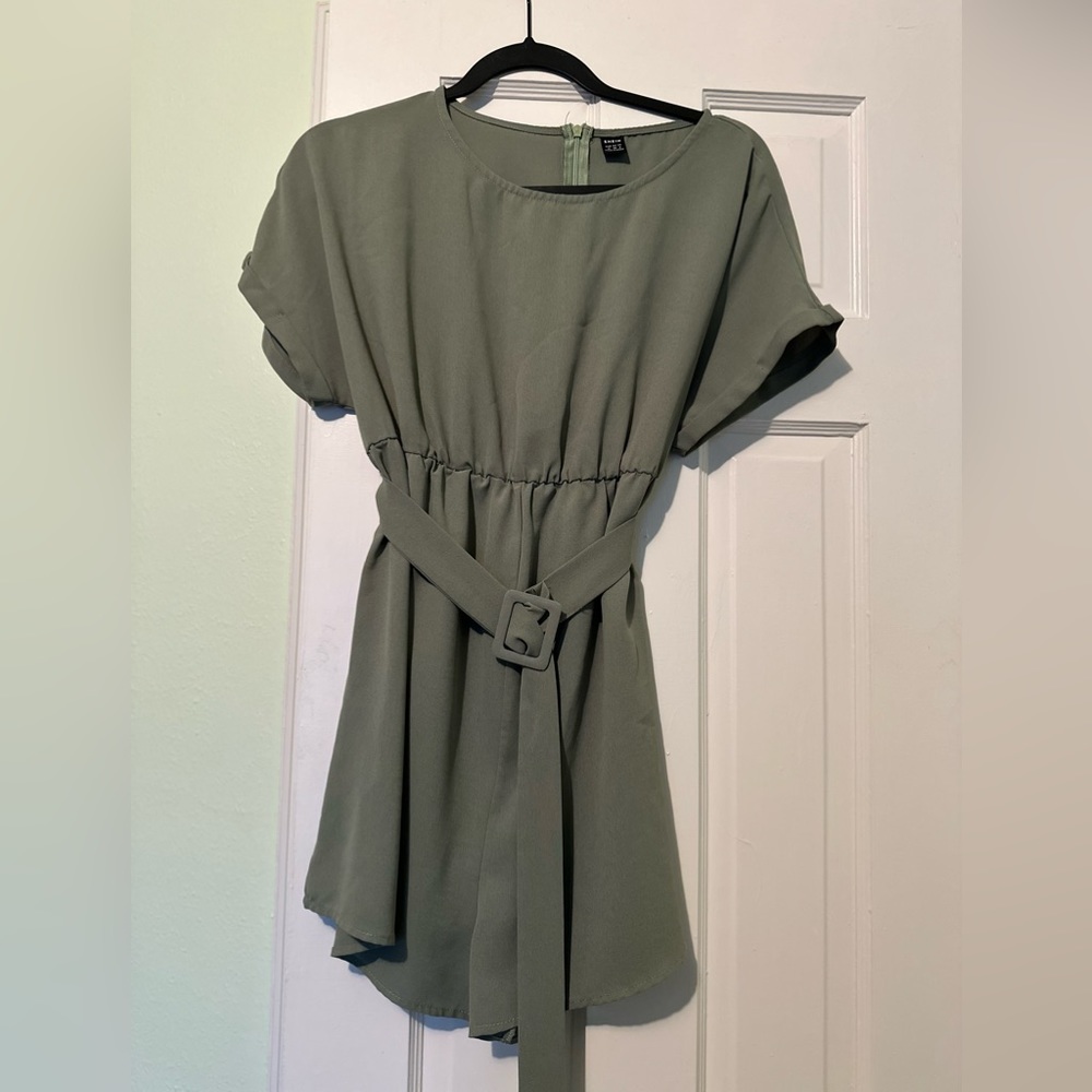 Solid Batwing Sleeve Belted Romper